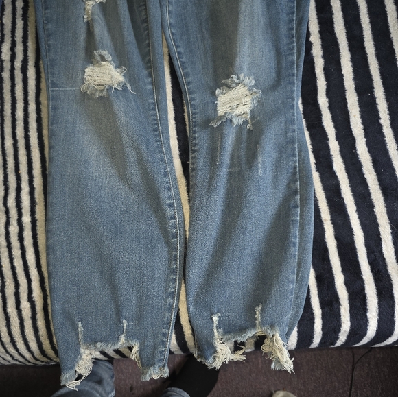 Distressed 22W Judy Blue Crop Fit Jeans - Picture 5 of 12